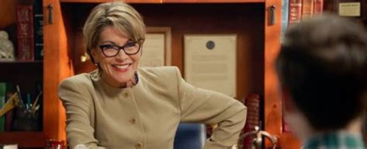 Hot in Cleveland actress who plays college president Linda Hagemeyer on Young Sheldon: 2 wds.